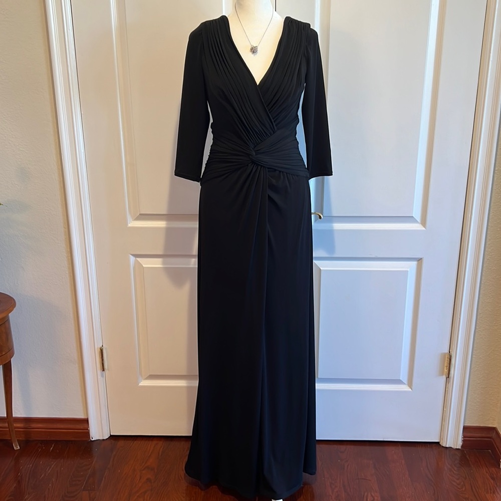 TADASHI SHOJI BLACK GOWN